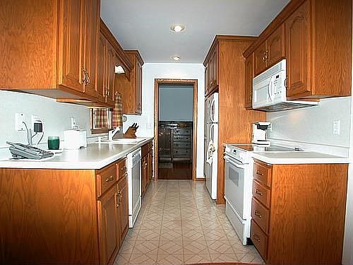 Toatlly updated! Oak cabinets 