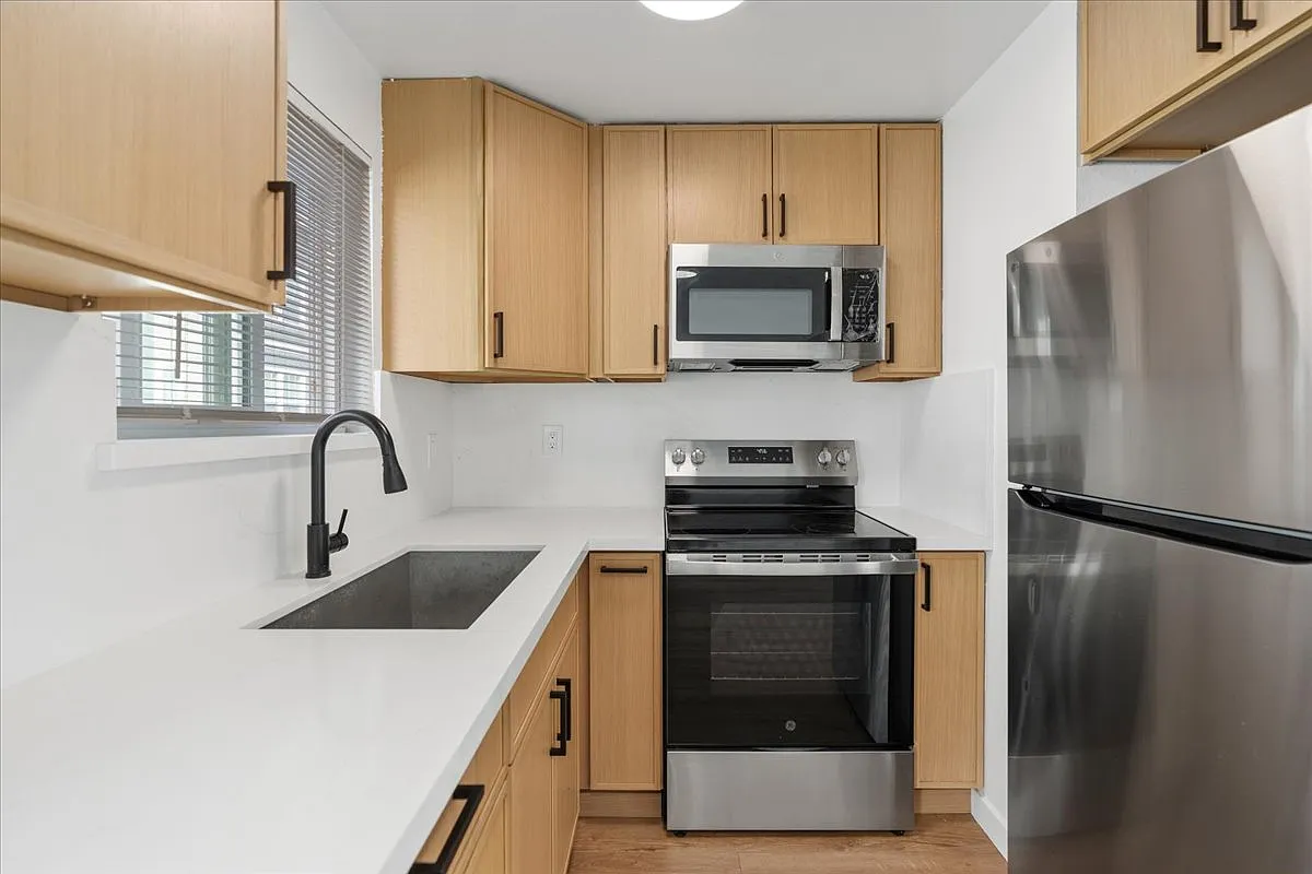 2 bed, 750 sqft, $1,800 — Photo 4