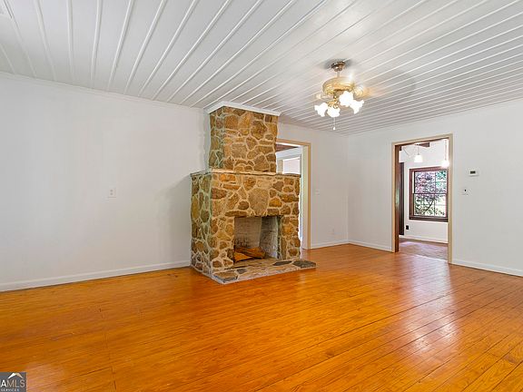 4th image of 1068 Lamar Rd