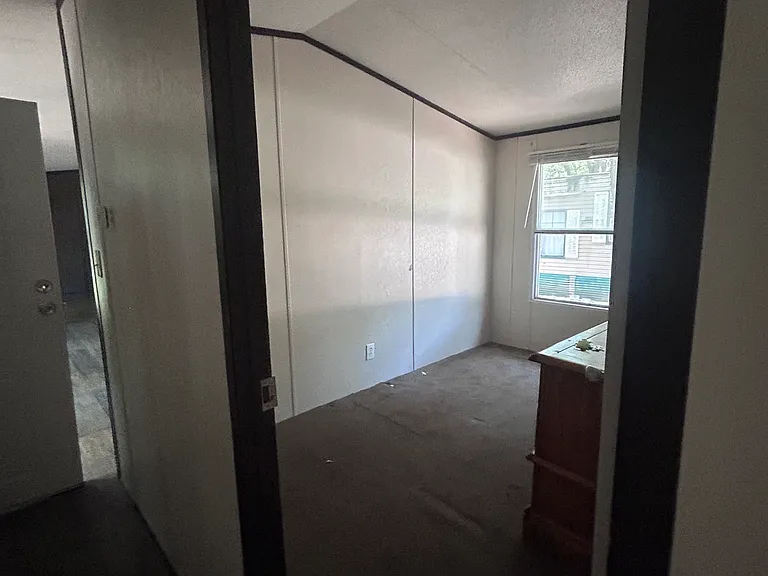 206 Jenny Ln — Photo 3