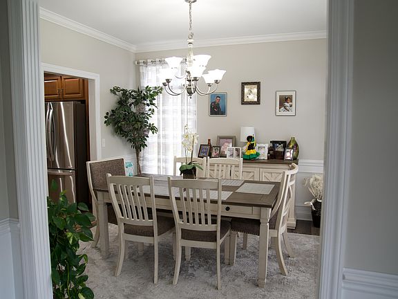 4th image of 1829 Chadwick Ct