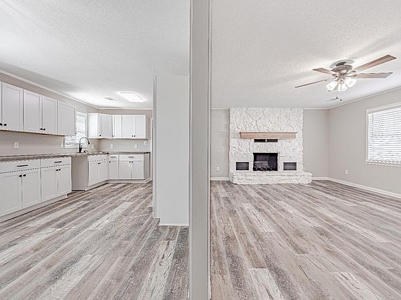4th image of 221 Shaw St