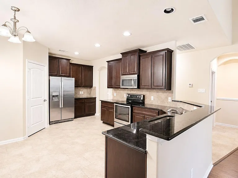 3801 Happy Hollow Ln — Photo 4