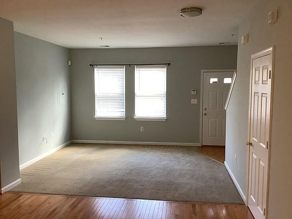 Living room/dining room