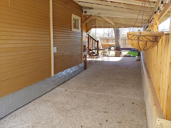 5th image of 145 N Hackberry Ave