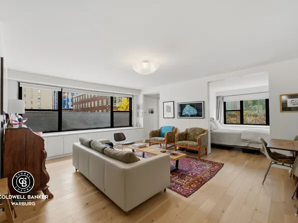 1065 Park Avenue image 2 of 12