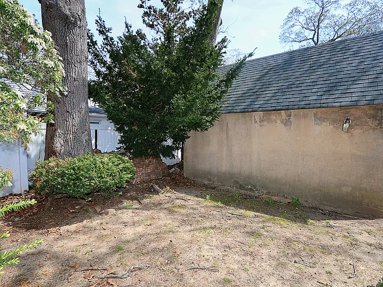 987 Kings Pkwy — Photo 33