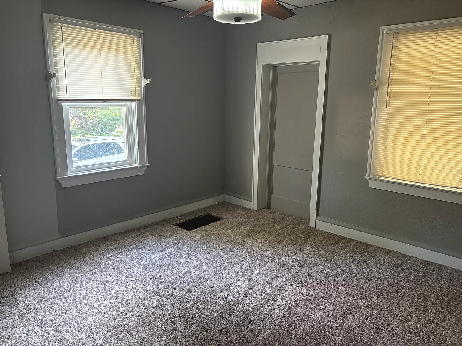 3 bed, 2000 sqft, $1,600 — Photo 2