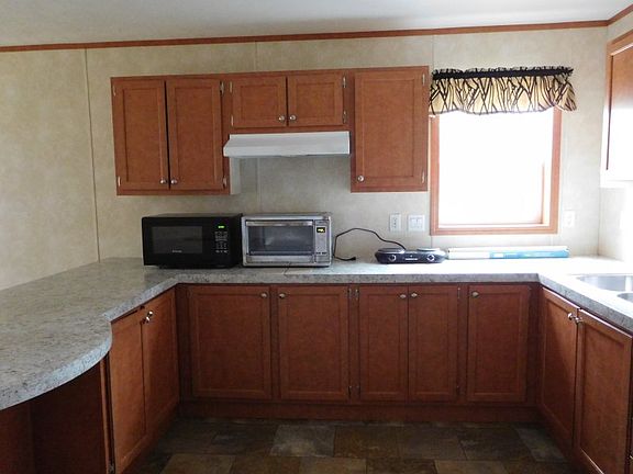 4th image of 70 Creek Valley Cir
