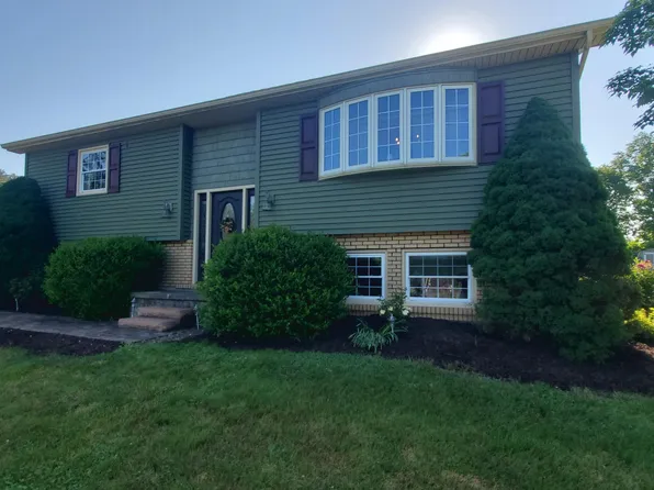 32 Woodland Dr, Lock Haven, PA 17745