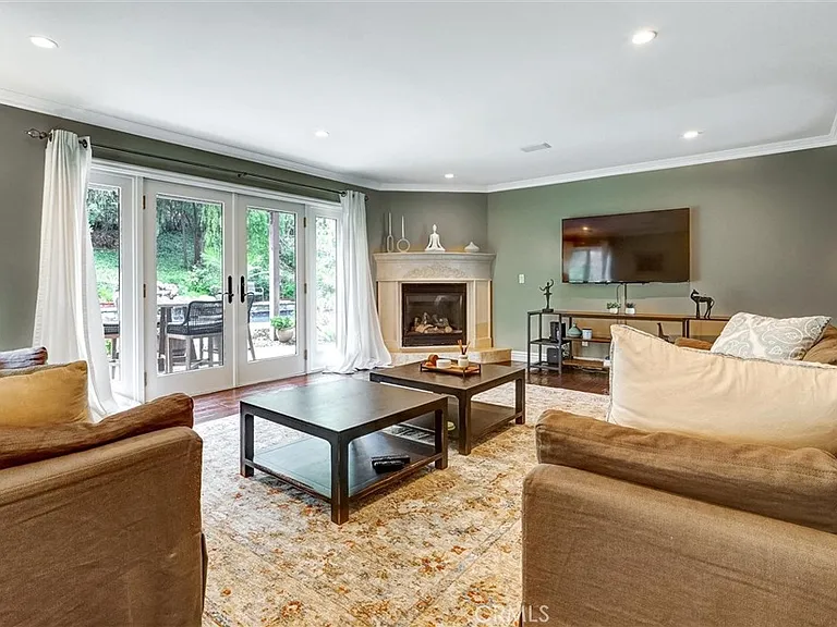 4751 Topeka Dr — Photo 21