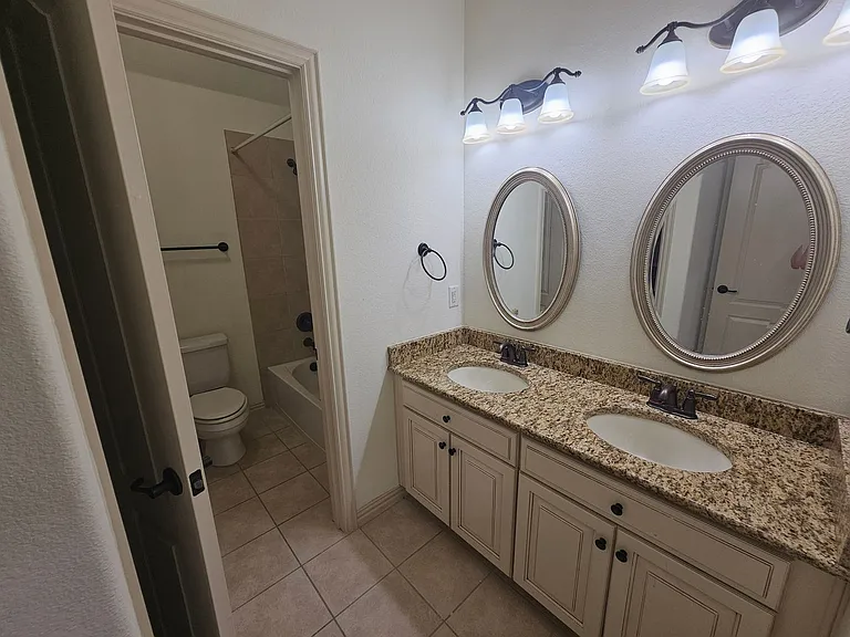 12340 Payne St — Photo 39