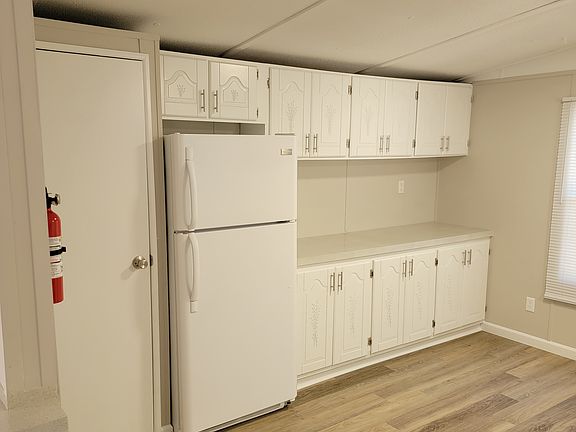 5th image of 104 Hidden Acres Ln