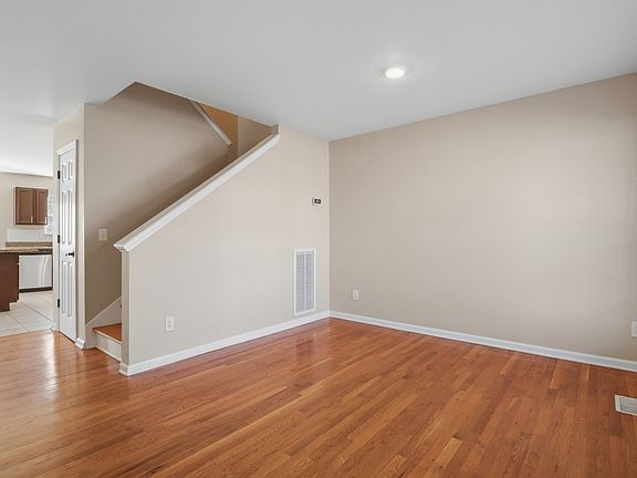 4th image of 301 Upper Mill Dr