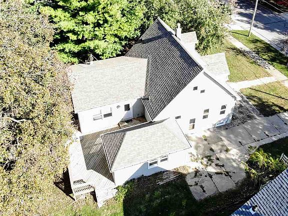 2nd image of 1009 College St