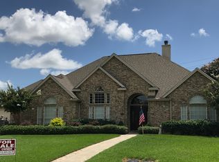 110 Grand Chase Dr, Nederland, TX 77627