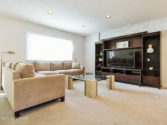 3rd image of 356 Skokie Ct