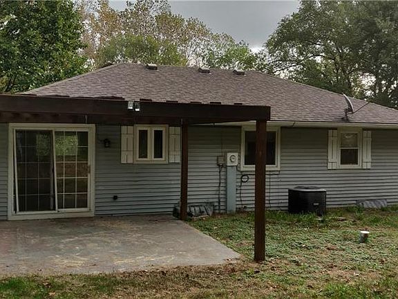 4th image of 15 Village Circle Dr