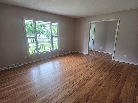 4th image of 2843 Benton Blvd