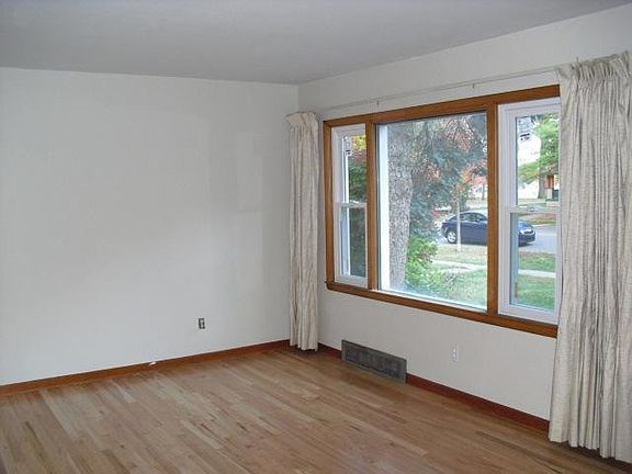 2nd image of 808 Pauline Blvd