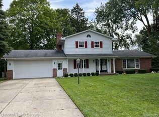 6316 Hickory Ln, Washington, MI 48094