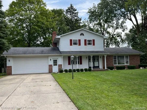 6316 Hickory Ln, Washington, MI 48094