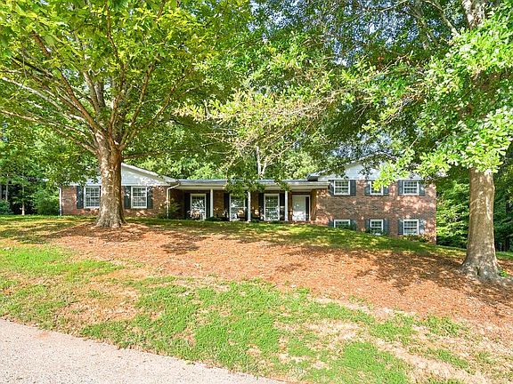 2nd image of 1101 Rocky Ln