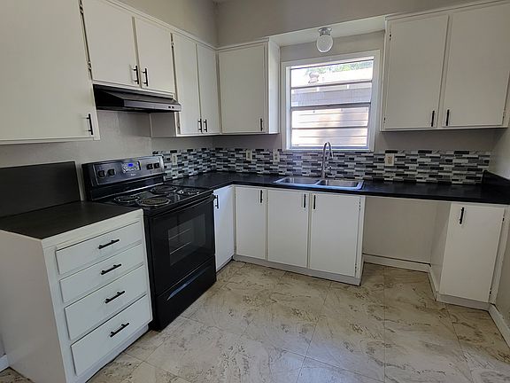 3rd image of 324 Hillcrest Ave