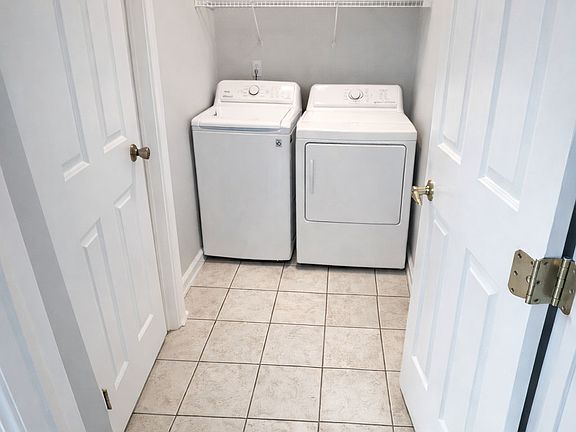 5th image of 907 Knoll Shores Ct Unit 104