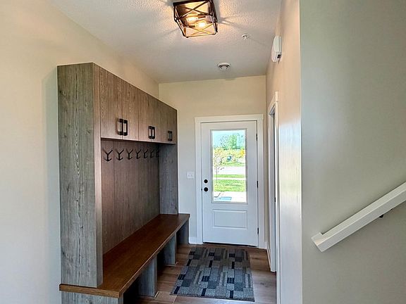 4th image of 803 Viburnum St