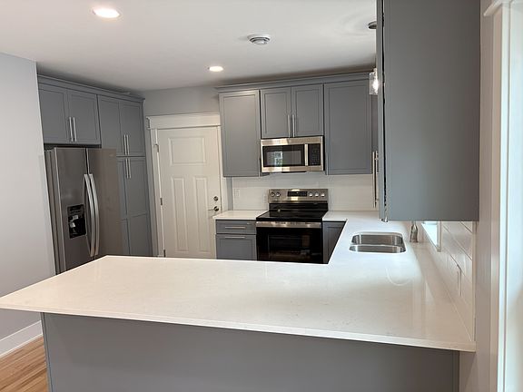 3rd image of 333 Fuller Ave SE #2