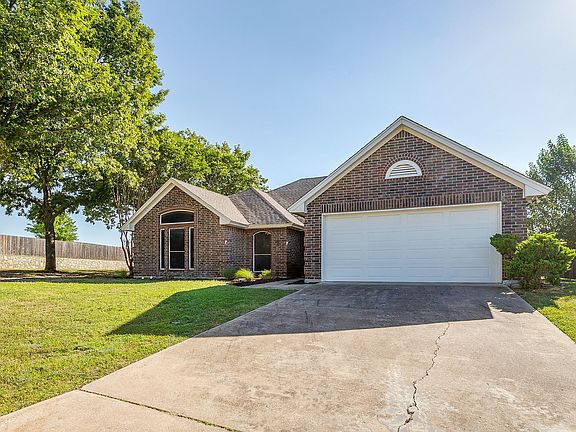 5th image of 425 Hillside Dr