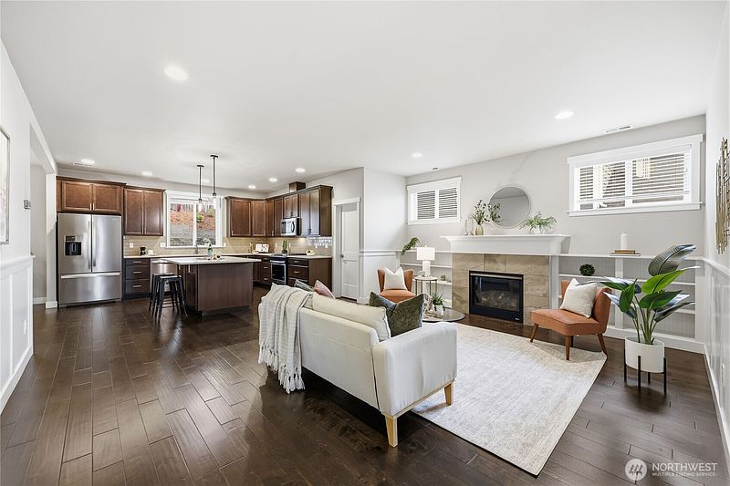 3rd image of 1098 NE Sockeye Court