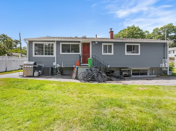 46 Stonehill Rd, Hyde Park, MA 02136