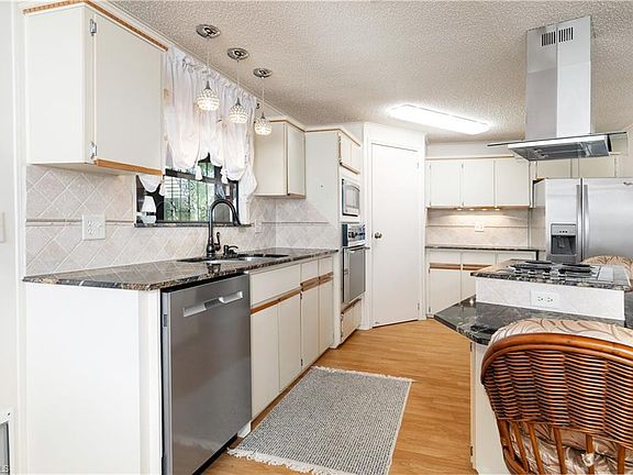 4th image of 10063 Broken Woods Ct