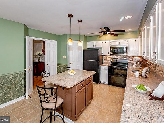 3rd image of 9645 Horsham Dr