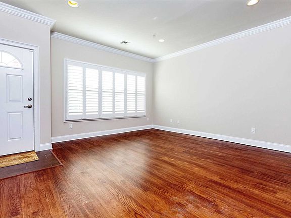 5th image of 114 Stewart Ave APT G