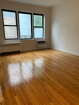 Rented by Foundation Real Estate | media 13