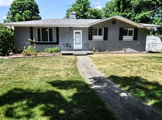 14528 Appletree Ln, Fenton, MI 48430