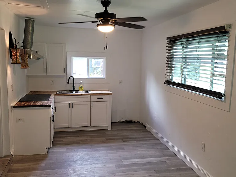 209 Labelle Ave #B — Photo 6