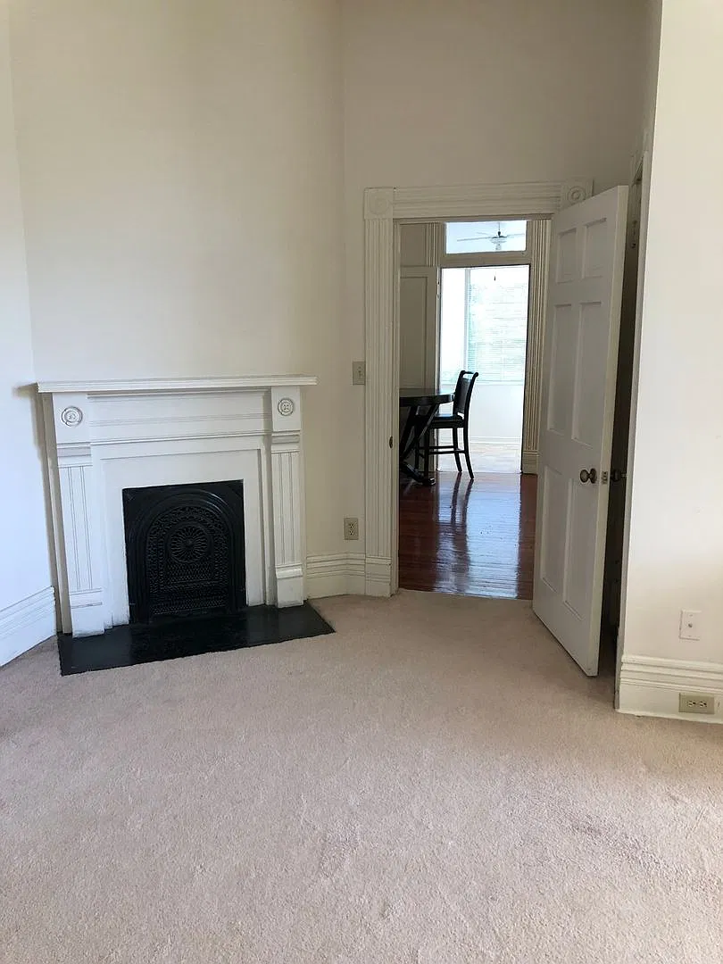 Historic Apartment in the Heart of the Medical District — Photo 4