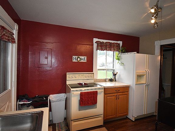 3rd image of 421 1st Ave SE