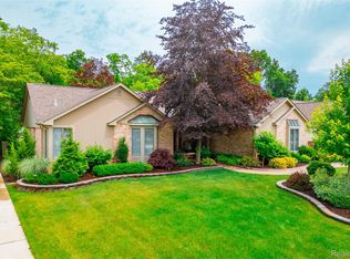 9158 Manchester Blvd, Grosse Ile, MI 48138