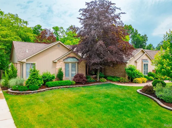 9158 Manchester Blvd, Grosse Ile, MI 48138