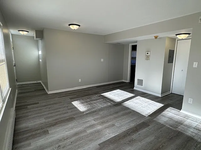 182 W North St — Photo 5
