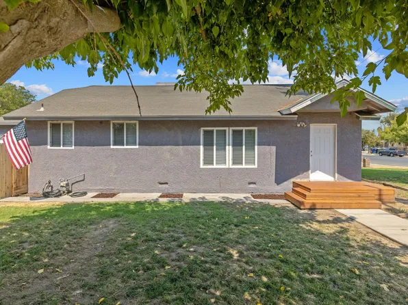 1112 W San Joaquin Avenue, Tulare, CA 93274