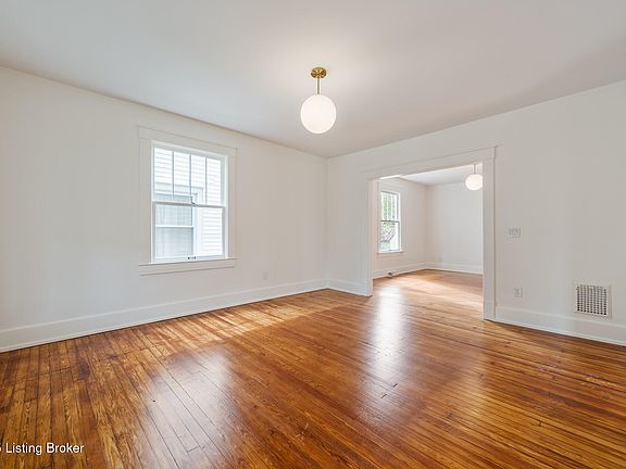 5th image of 218 Franck Ave