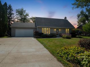 5625 Brookhaven Dr, Racine, WI 53406