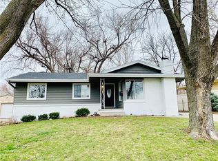 2305 Fairlawn Dr, West Des Moines, IA 50265