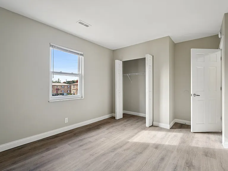 Charleston Square Apartments — Photo 41